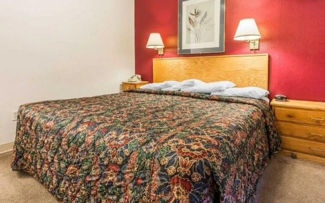 Rodeway Inn & Suites