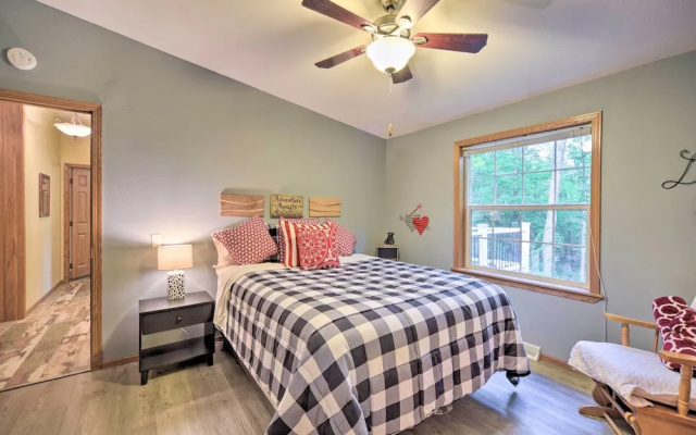 Tranquil Cabin Getaway Near Red Cedar Lake!