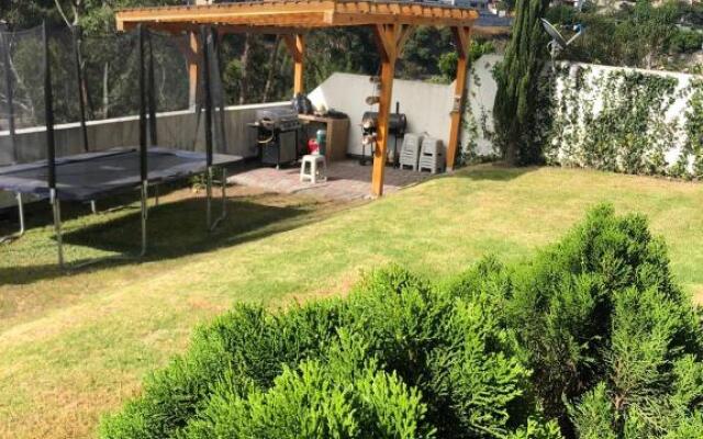 Beautiful apartment with large garden...