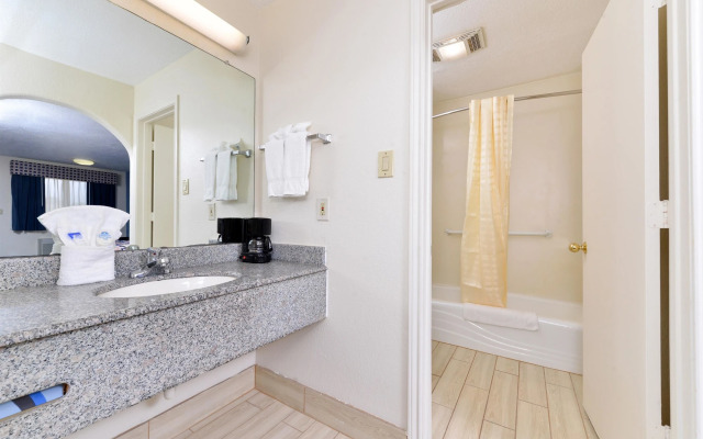 Americas Best Value Inn & Suites Houston Brookhollow NW