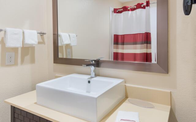 Red Roof Inn PLUS+ Fort Worth - Burleson