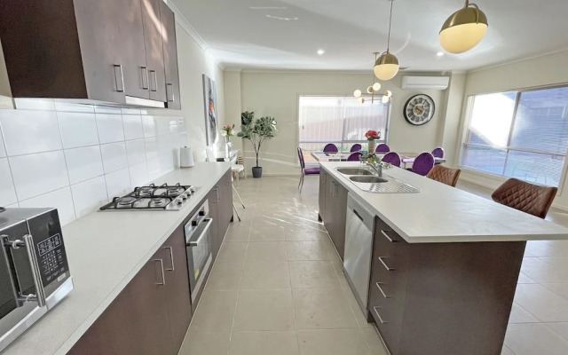 Spacious 7BRM 5-bathroom Rental House