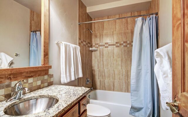 Highlands Trail House 5 Bedroom Home by RedAwning