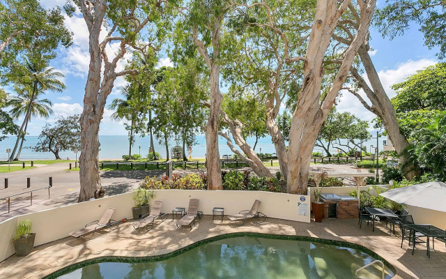 On Palm Cove Beachfront Apartments