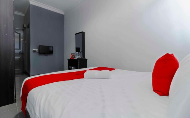 RedDoorz Plus near Batam City Square