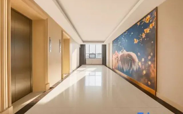 Yunfeng Hotel (Yangjiang Xindachengshidaiguangchangdian)