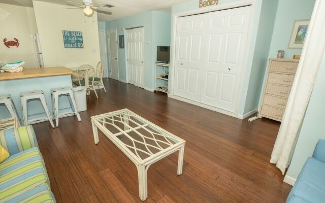 Sandpiper Cove 8113 Studio Bedroom Condo by RedAwning