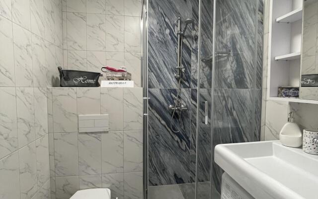 Санди на улице Большая Очаковская