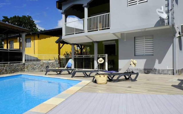 Apartment With one Bedroom in Lamentin, With Wonderful Mountain View, Shared Pool, Enclosed Garden - 10 km From the Beach