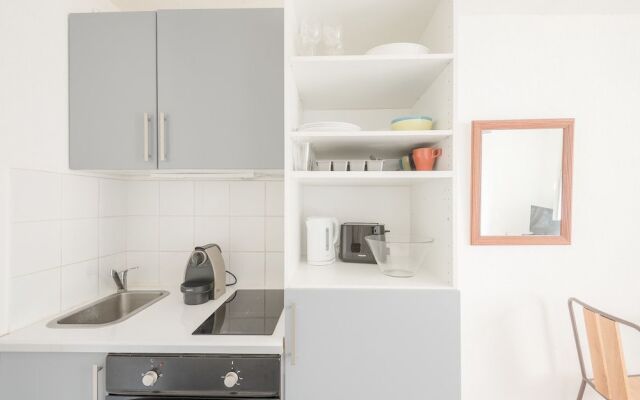 Studio With a Courtyard Place Gambetta