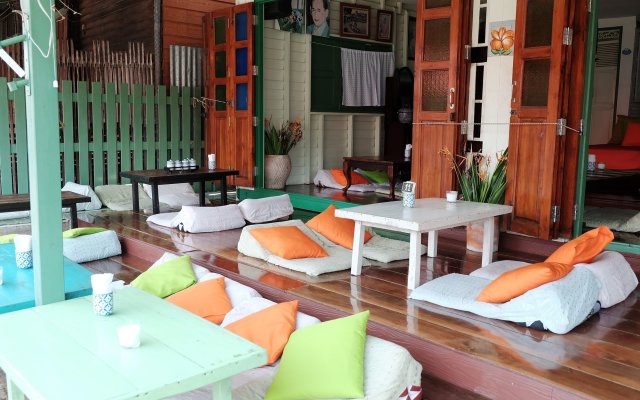 Baanrak Amphawa Homestay