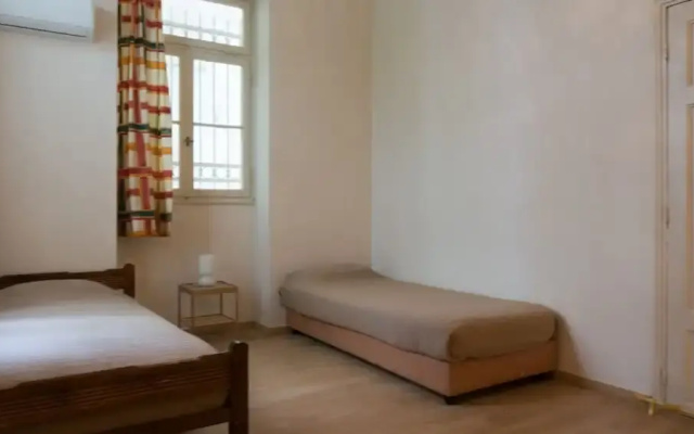 Secret Garden, 3br, Cozy and Quiet Athens Gem