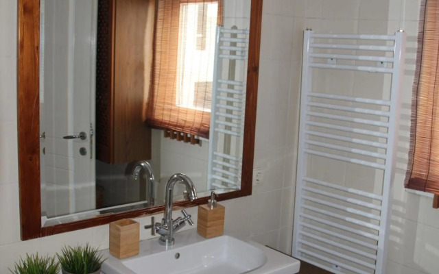 Queen Zita Apt 130 m2 near Chain Bridge