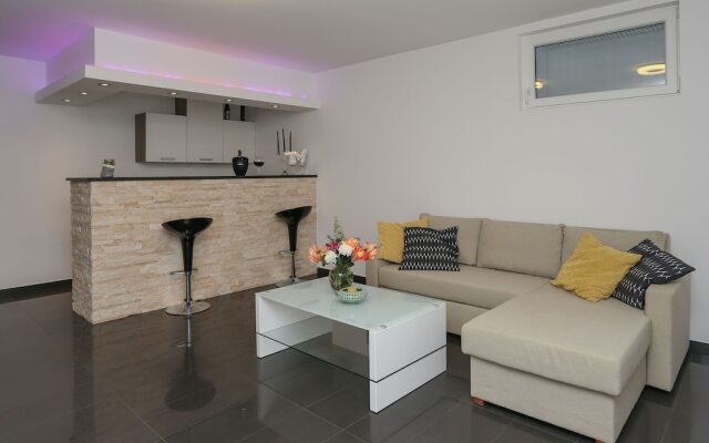 Plush Villa in Trogir With Sauna & Whirlpool