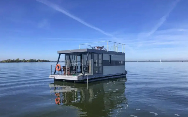 Hausboat Kamien Pomorski on the Water