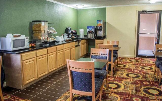 Rodeway Inn & Suites Plymouth