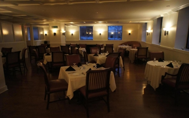Roberts Riverwalk Urban Resort Hotel