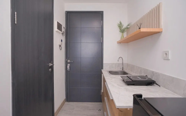 Warm Cozy Studio Room at Collins Boulevard Apartment
