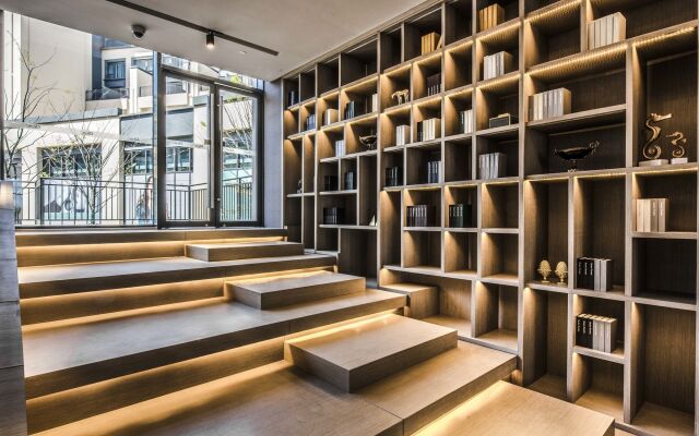 Q-Box Hotel Shanghai Sanjiagang