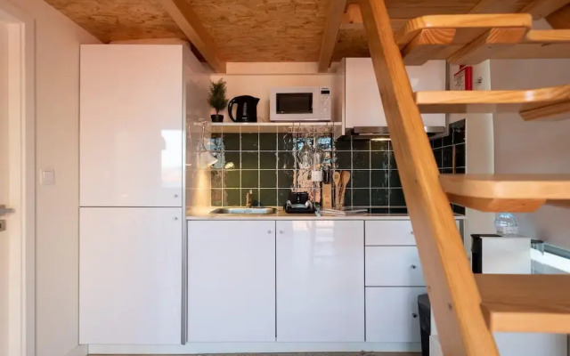 Mezzanine Stylish Apartment U