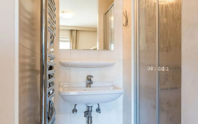 Apartment Near Seawall With sea View