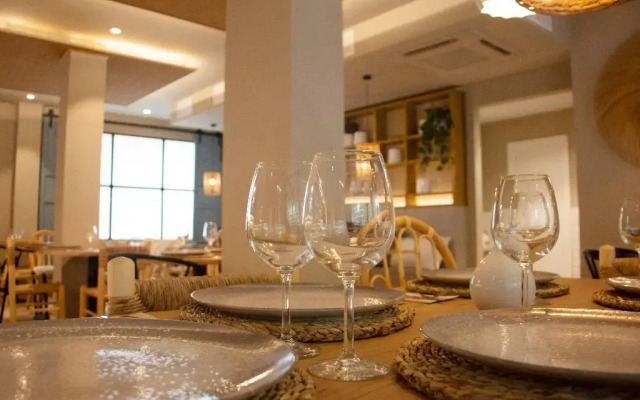 You & Co. Saler Beach Boutique Hotel