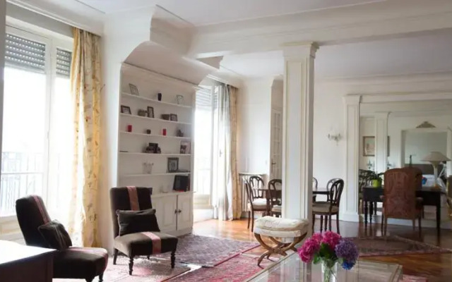 Avenue Foch - Arc de Triomphe Flat