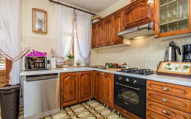 Stunning Home in Ika With 4 Bedrooms and Wifi