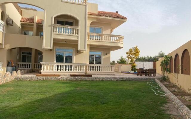 Amazing villa with pool in mubarak 7