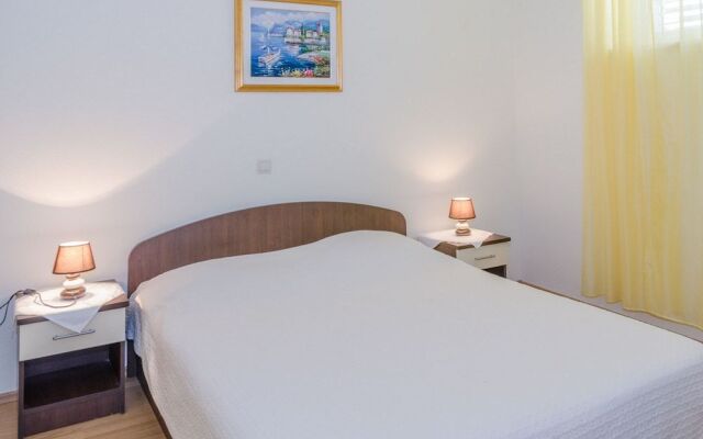 Holiday Villa Perna with Swimming Pool