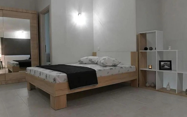 Crystallia Seaside Maisonette by Travelpro Se