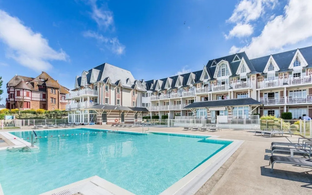 Flat on the Beach With Pool in Le Crotoy