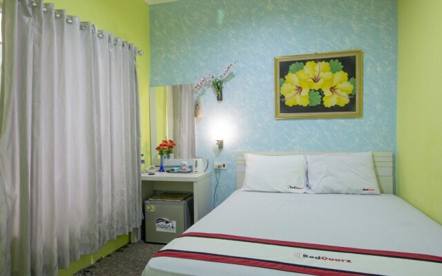 Reddoorz Plus Near Plaza Ambarukmo