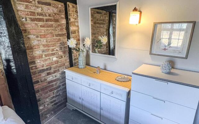 Victoria Cottage 3 Bedroom Grade 2 Listed Cottage Ref#421