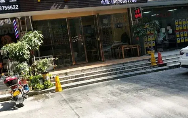 Hechi Qiju Hotel