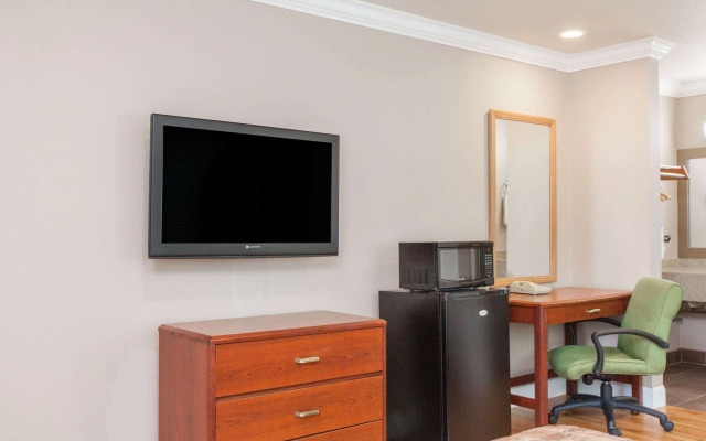 Days Inn by Wyndham San Francisco S/Oyster Point Airport