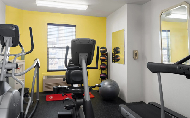 Days Inn by Wyndham Jamestown