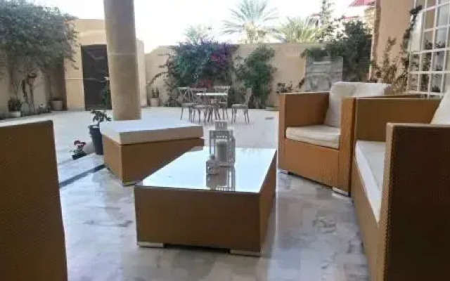 Sarra Hotel