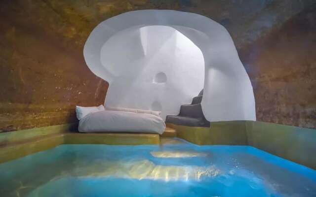 Two Bedroom Villa With Private Indoor Cave Pool