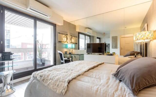 Beautiful modern fully furnished studio