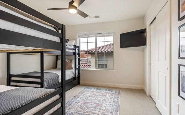 Red Rock Adventures 4 Bedroom Townhouse