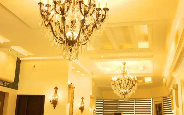 Royal Garden Hotel