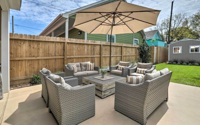 Walk to Beach: Home in Galveston!