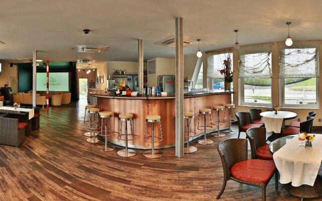 GreenYacht Hotel