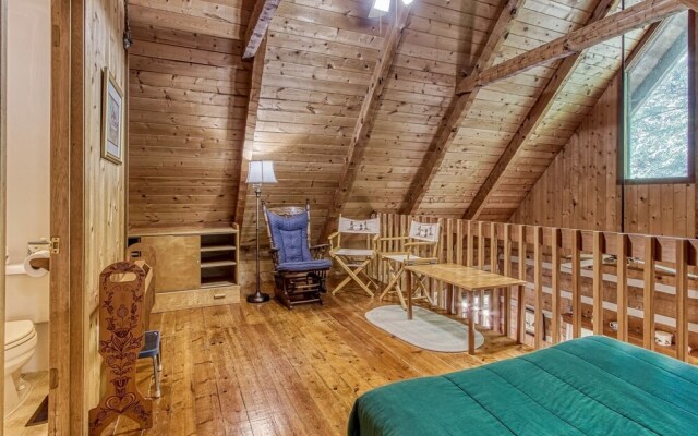 Valhalla - Private Rustic Getaway 2 Bedroom Cabin by RedAwning