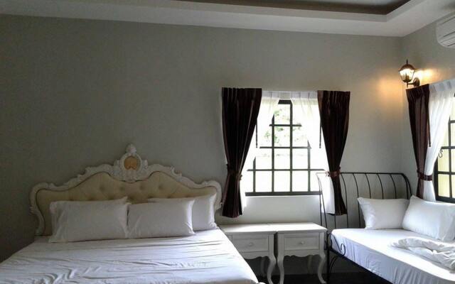 Bibury Resort