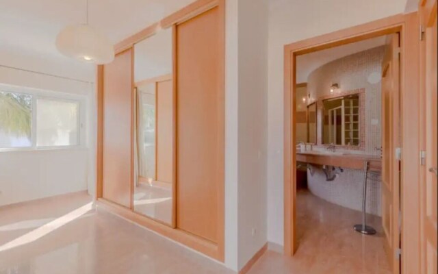 Villa - 5 Bedrooms with Pool - 107747