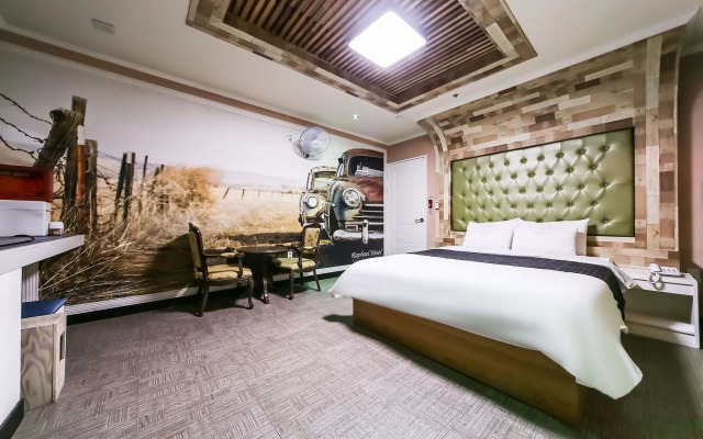 Raphael Hotel