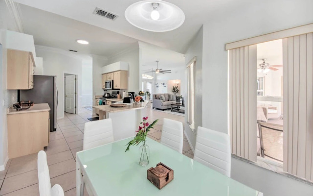 Pool & Fenced Yard: Sebring Retreat