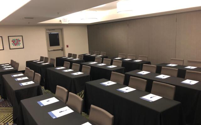 Holiday Inn Express and Suites Modesto by IHG